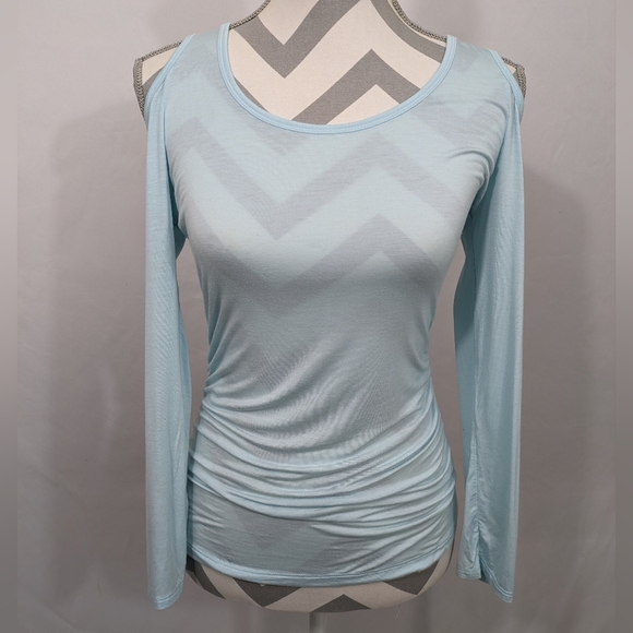 Jan Cold Shoulder Top - Picture 3 of 4